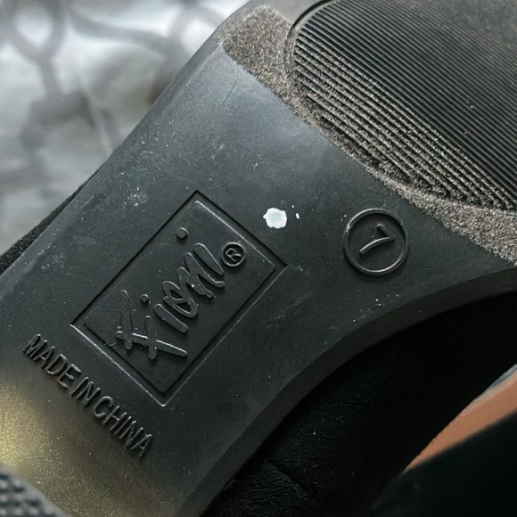 Shoes - Picture 6 of 8